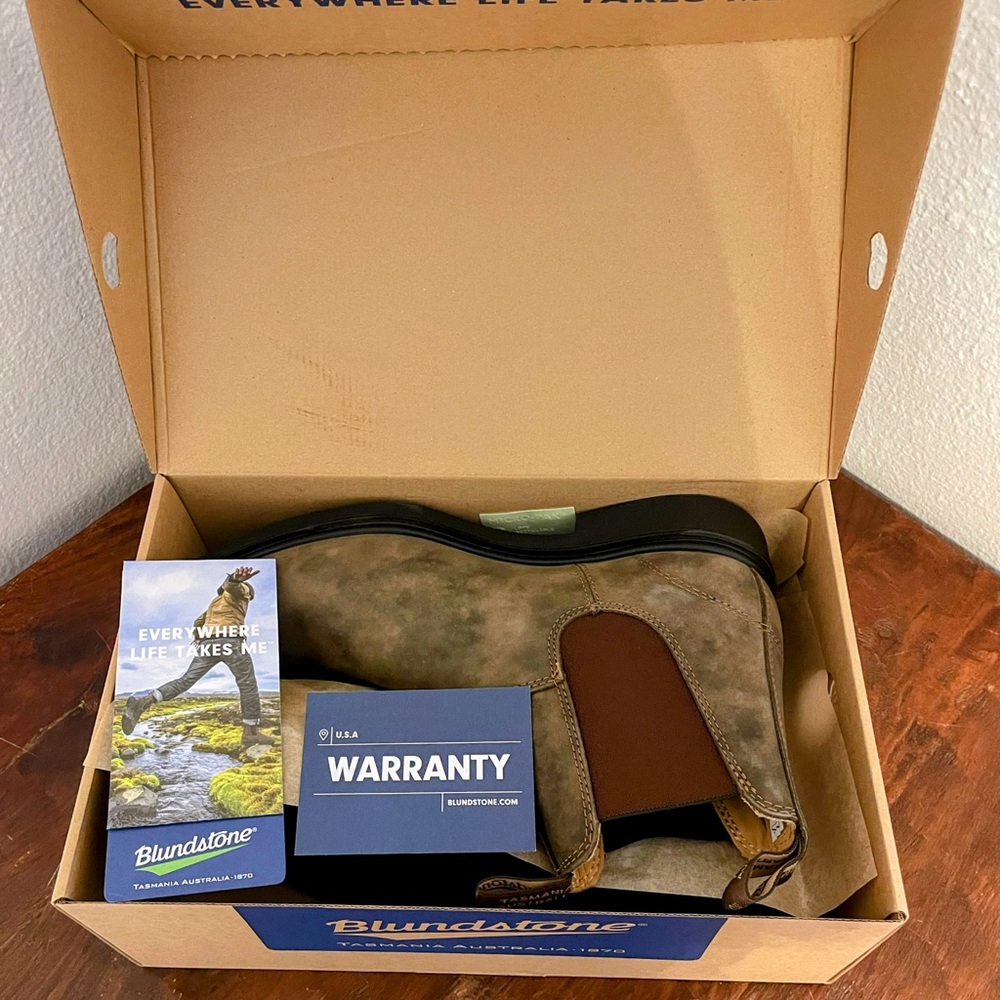 Blundstone Elastic Sided Dress Boot. Rustic Brown. Genuine Leather. Never Worn